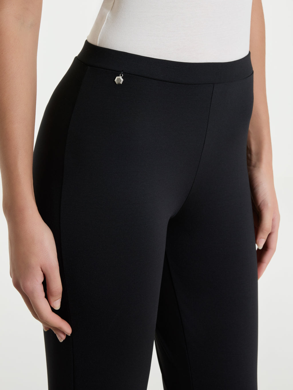 Pantalone capri con spacchetti in Compact Light