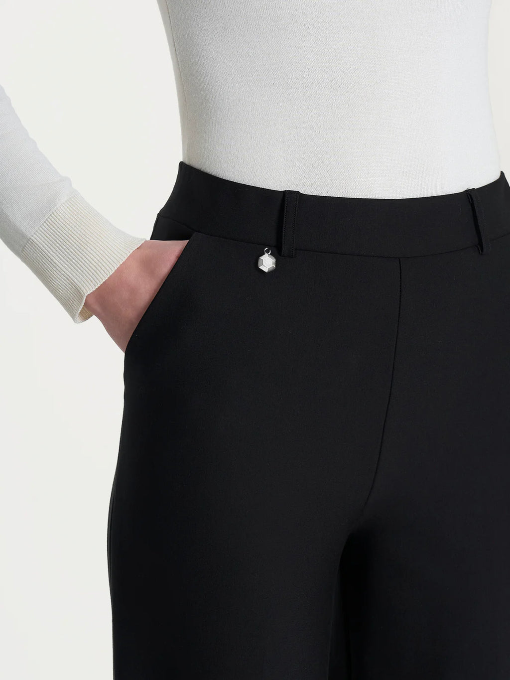 Pantalone ampio alla caviglia in Compact