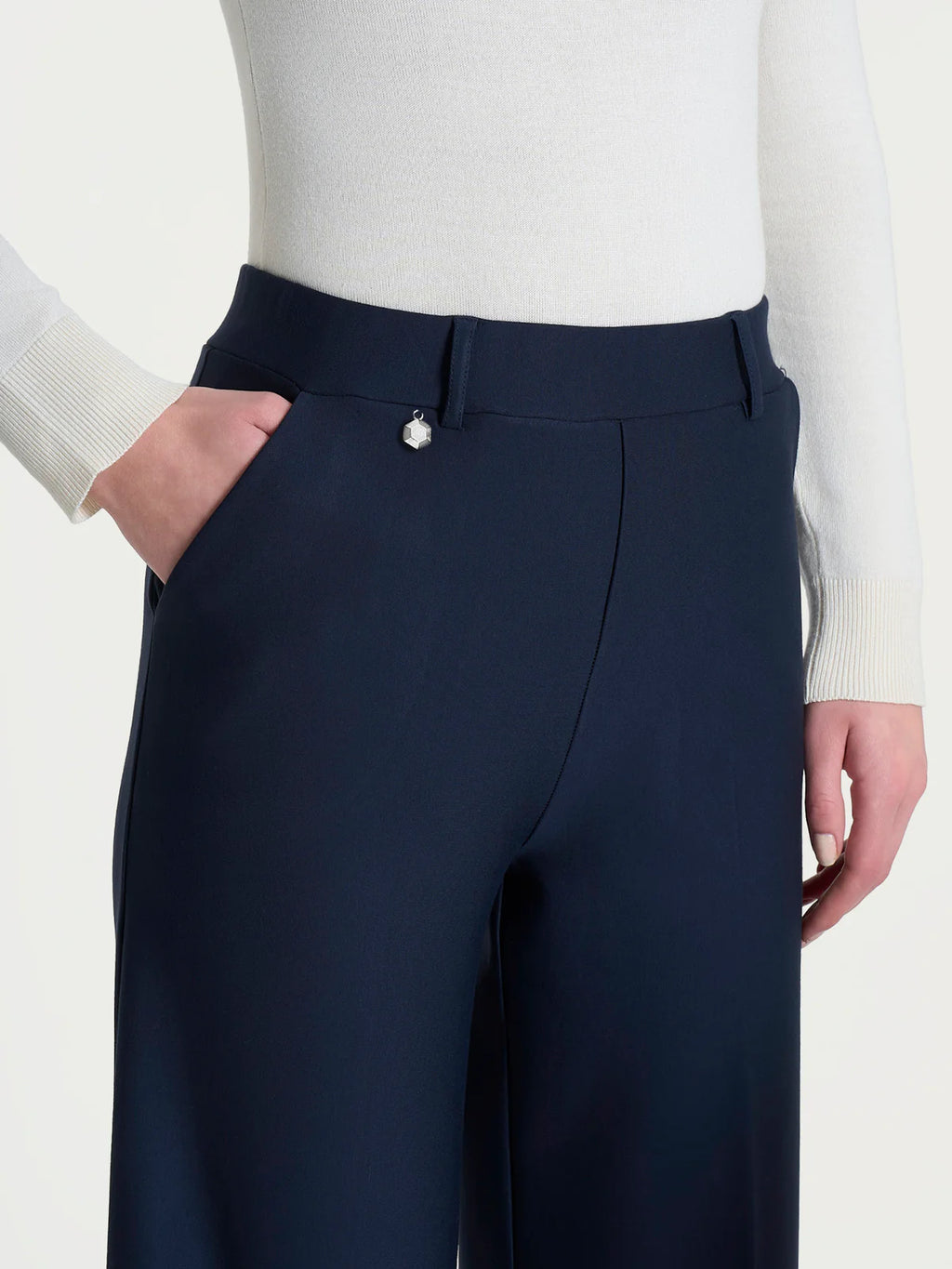 Pantalone ampio alla caviglia in Compact