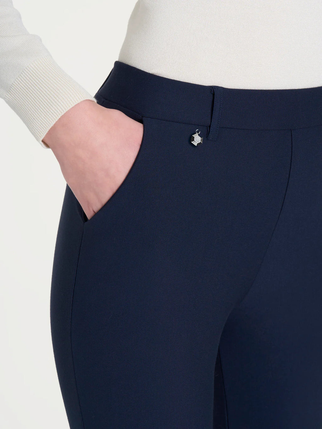 Pantalone dritto con tasche in Compact