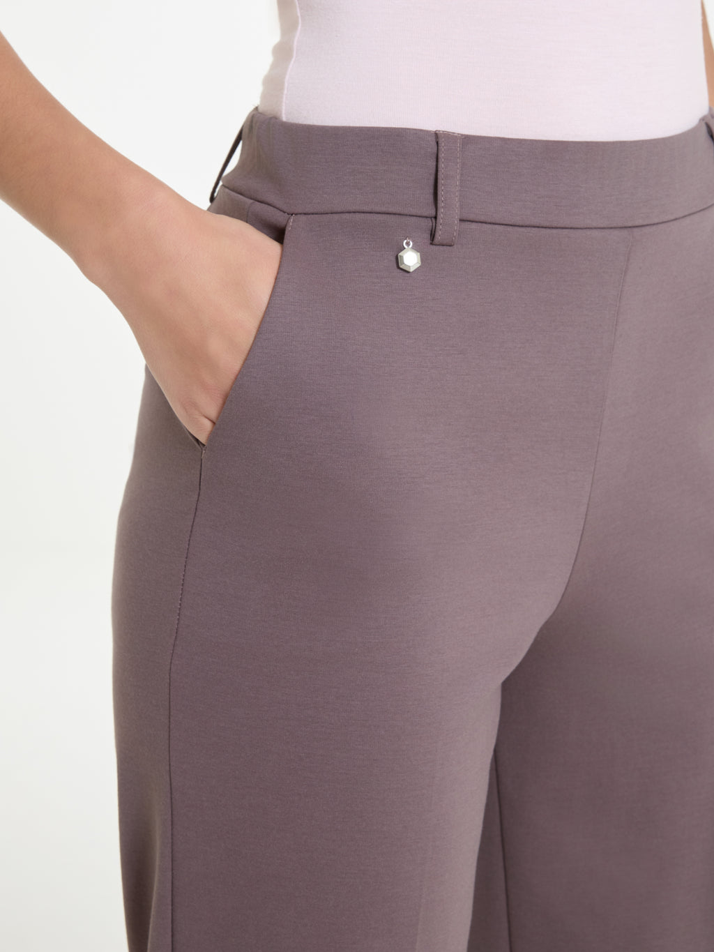 Pantalone a carota con tasche in Compact Light