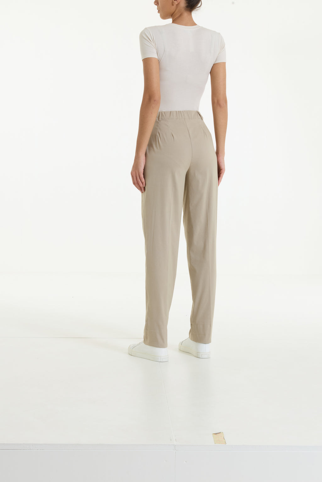 Pantalone a carota con tasche in Super Fresh