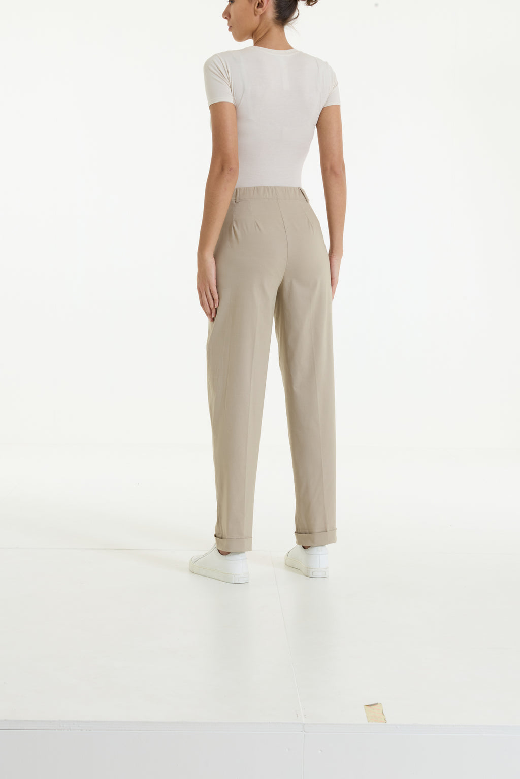Pantalone a carota con tasche in Super Fresh
