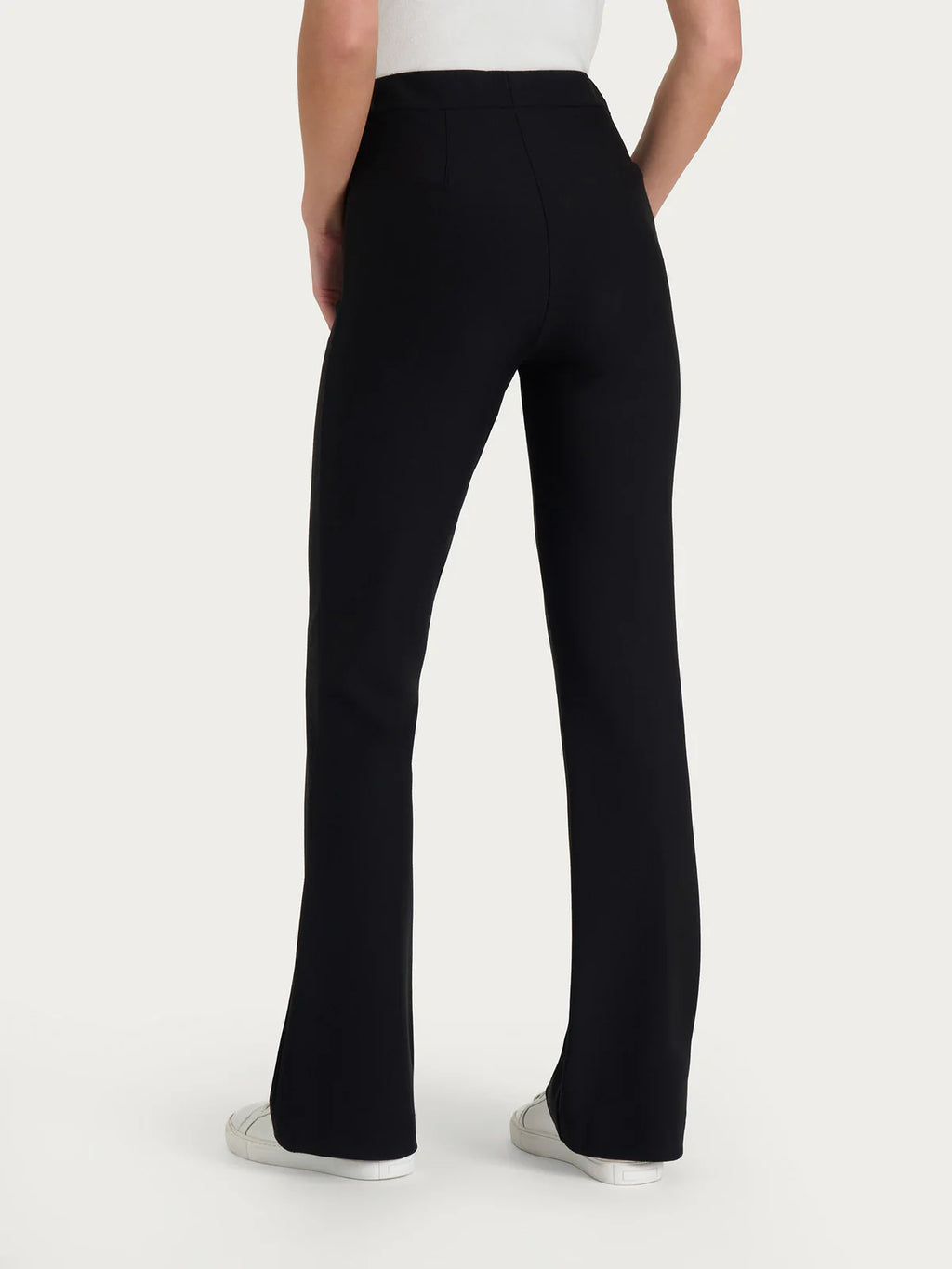 Pantalone flare lungo con tasche in Compact