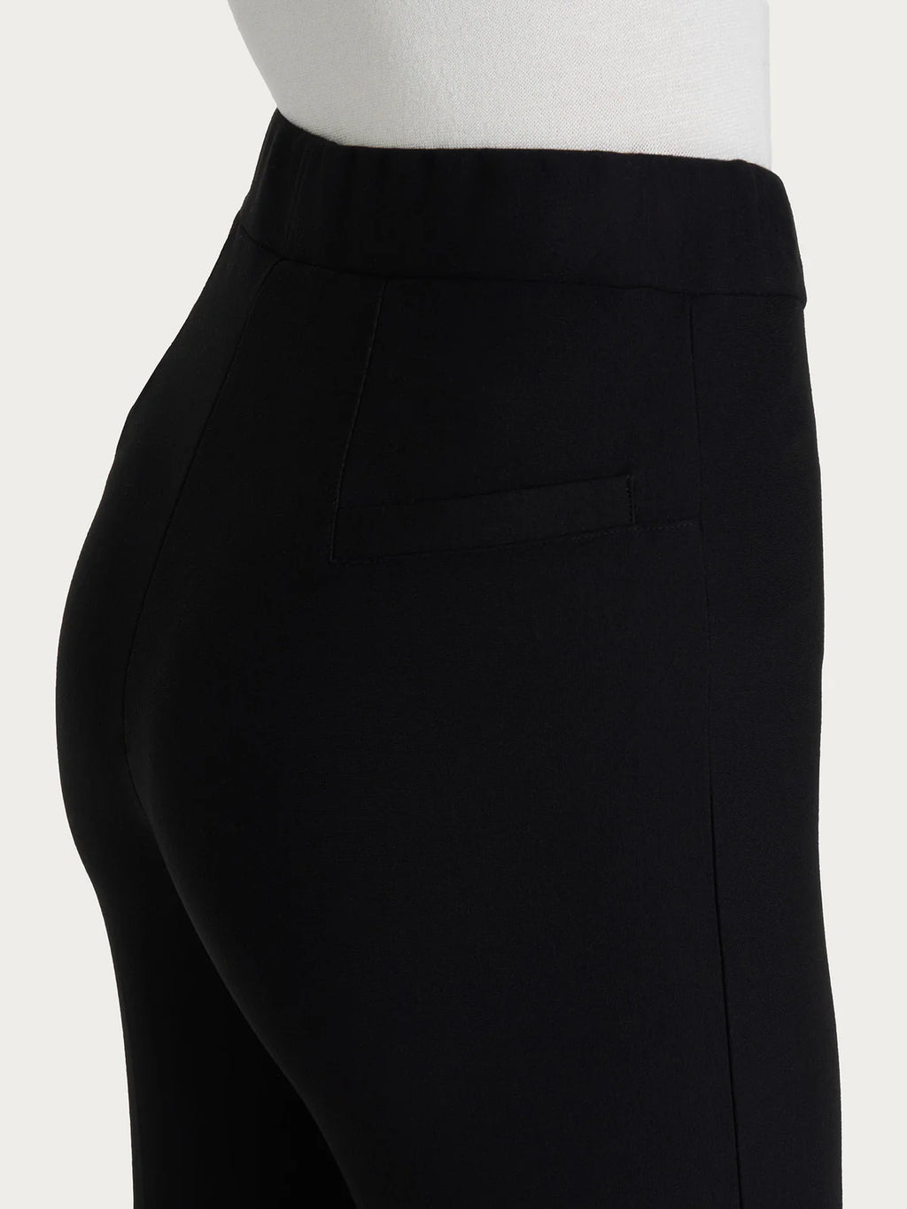 Pantalone flare lungo con tasche in Compact