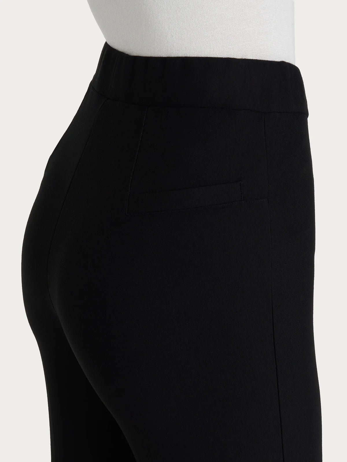 Pantalone flare lungo con tasche in Compact