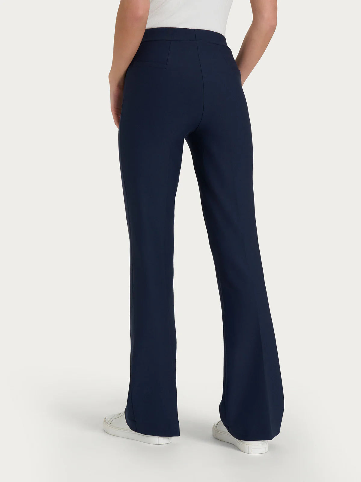 Pantalone flare lungo con tasche in Compact