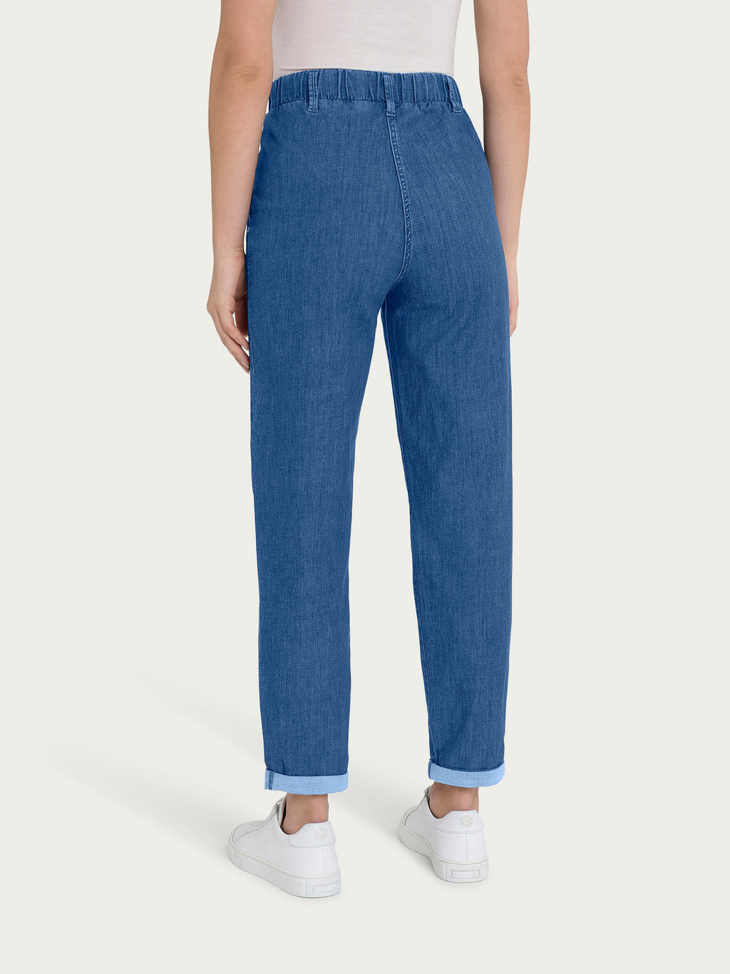 Jeans a carota con tasche in Light Denim