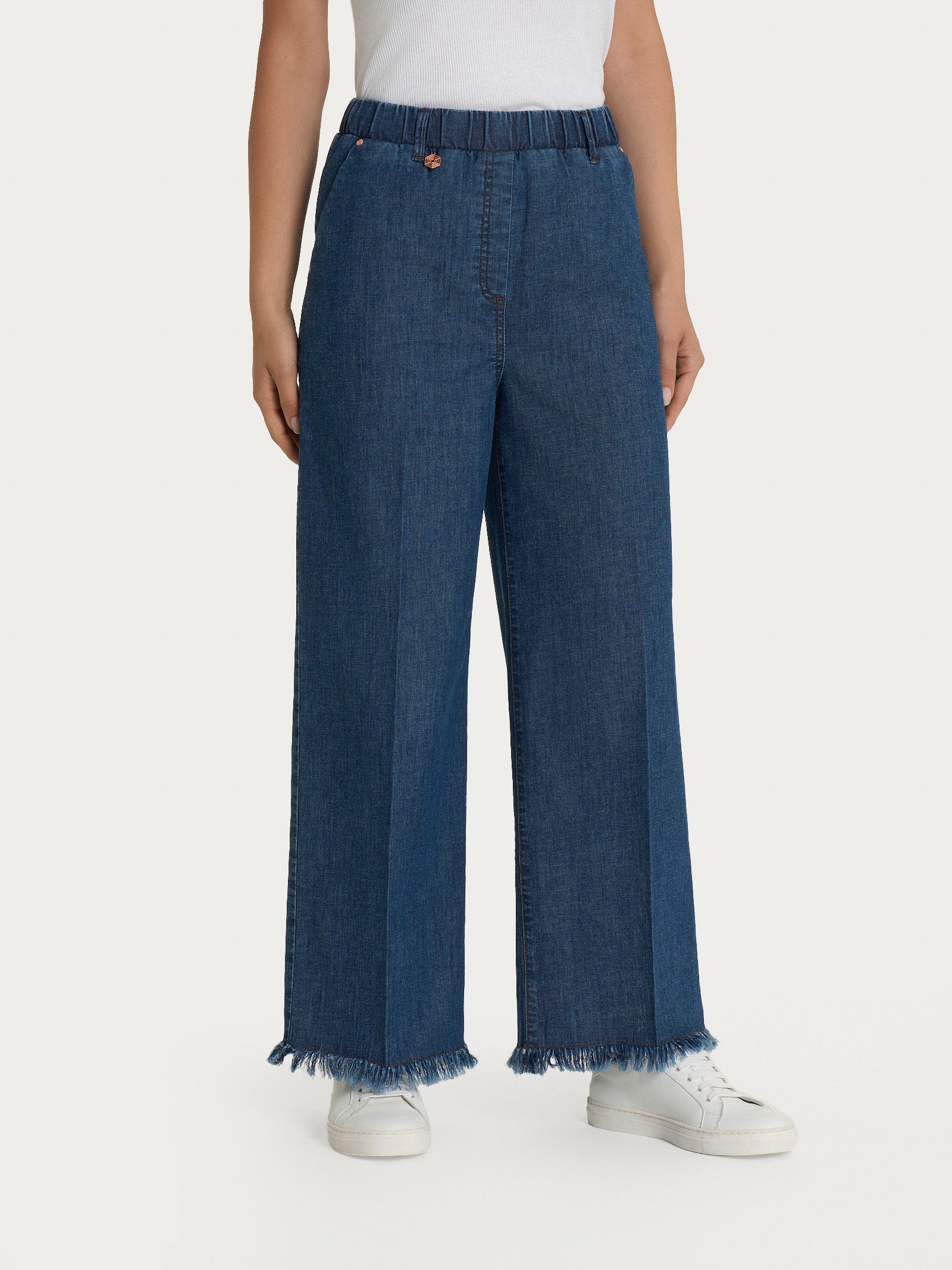 Jeans sfrangiato ampio alla caviglia in Light denim