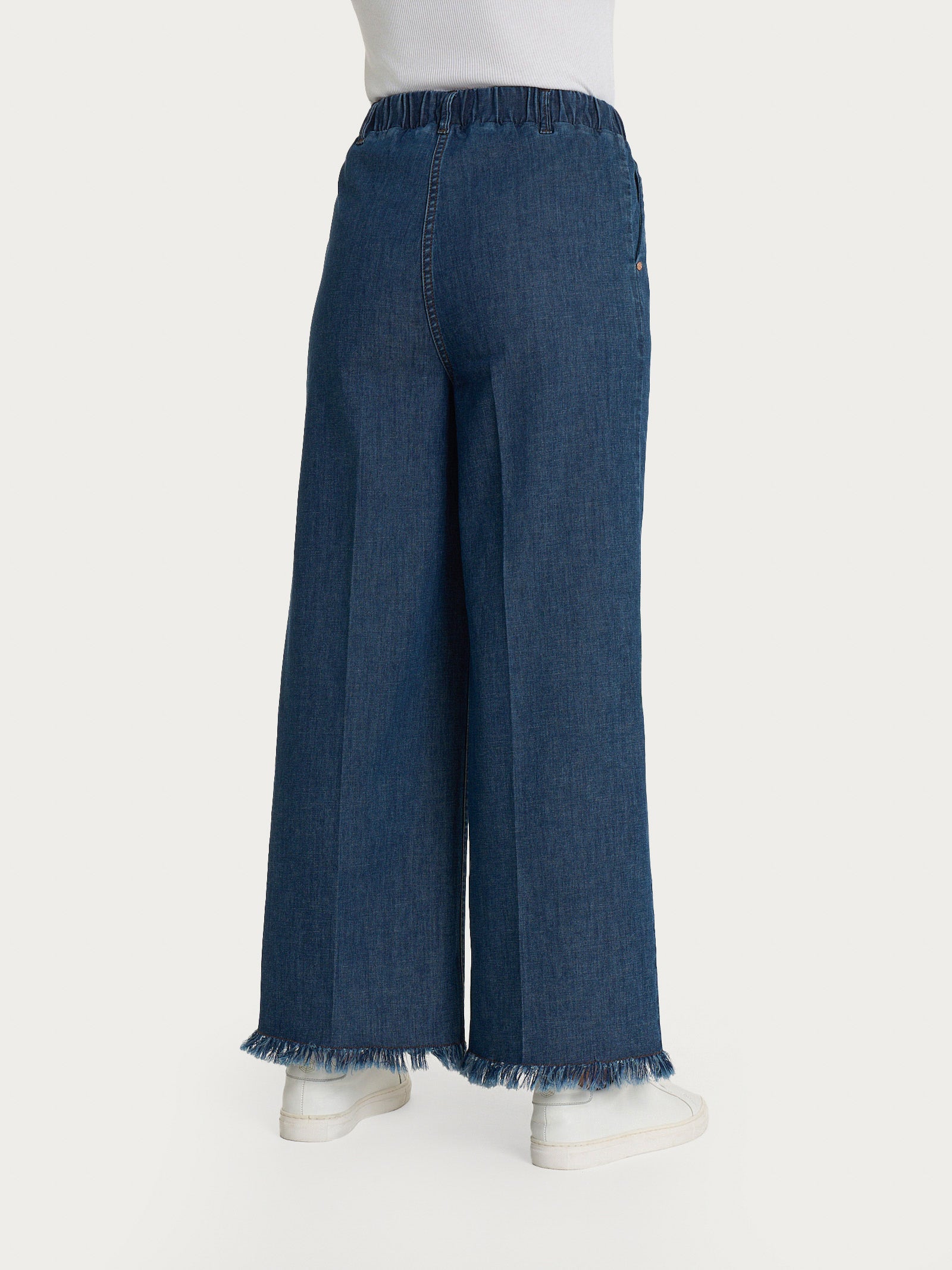 Jeans sfrangiato ampio alla caviglia in Light denim