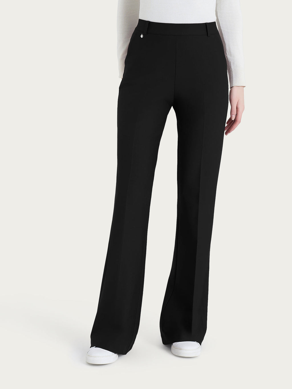 Pantalone flare lungo con tasche in Compact