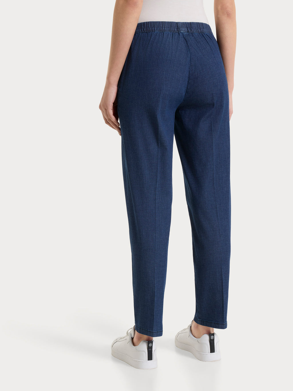 Jeans jogger con tasche in Super Light Denim