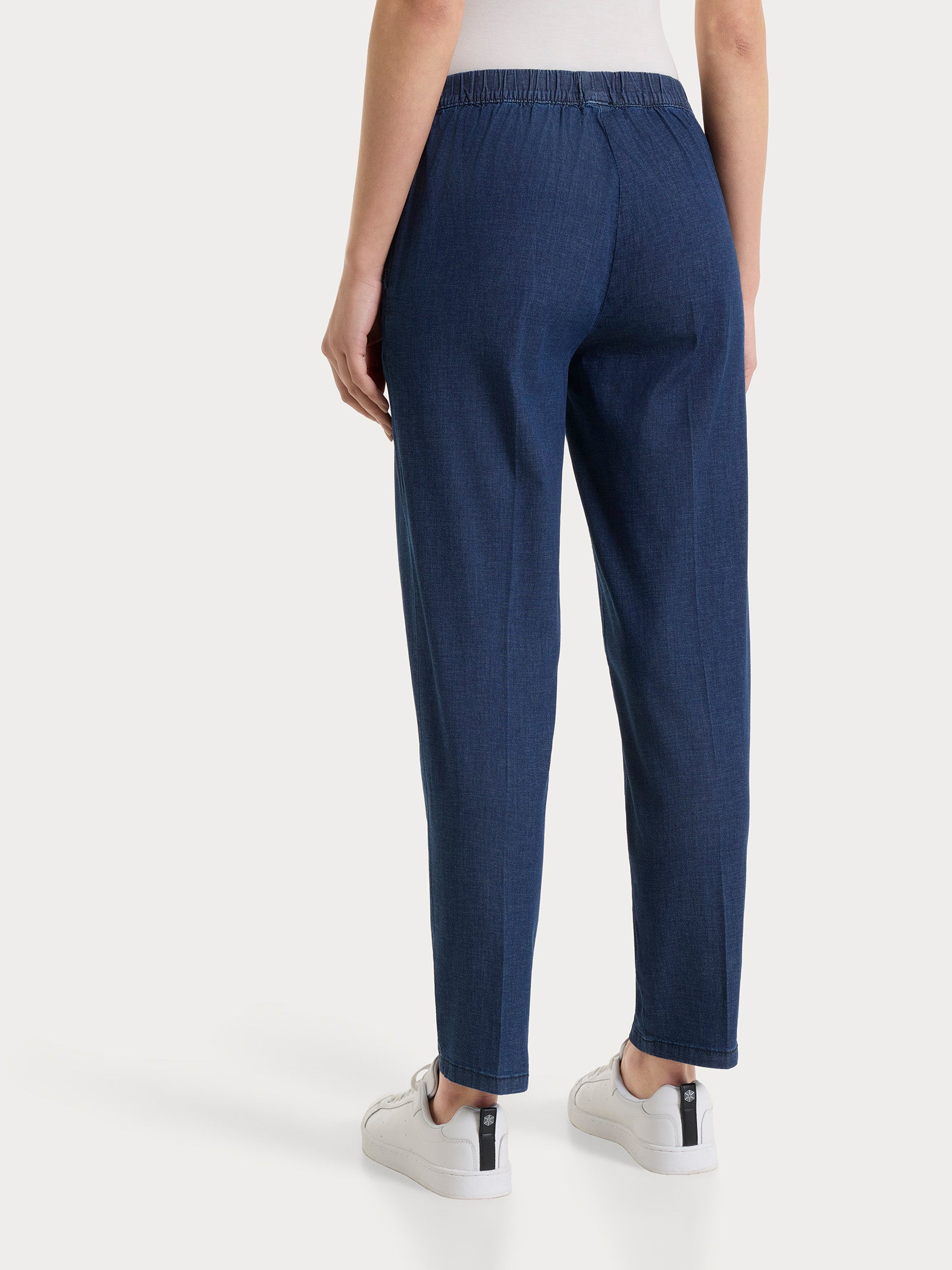 Jeans jogger con tasche in Super Light Denim