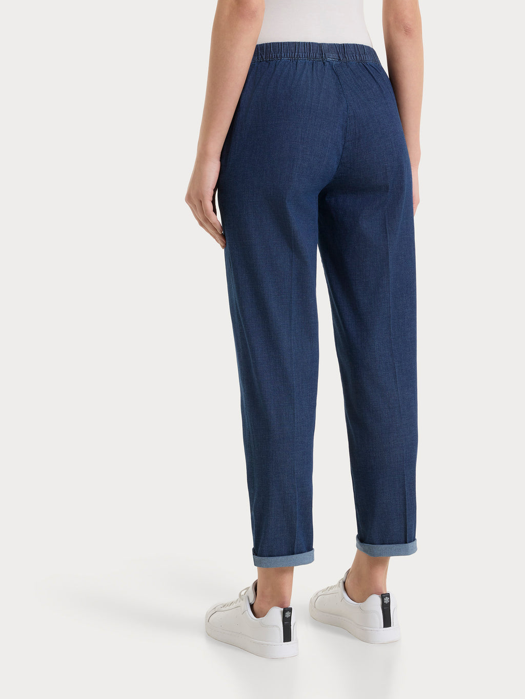 Jeans jogger con tasche in Super Light Denim