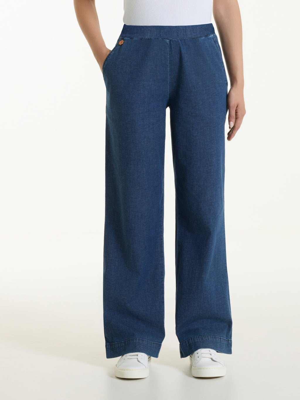 Jeans ampio con tasche e vita piatta in Super Light Denim